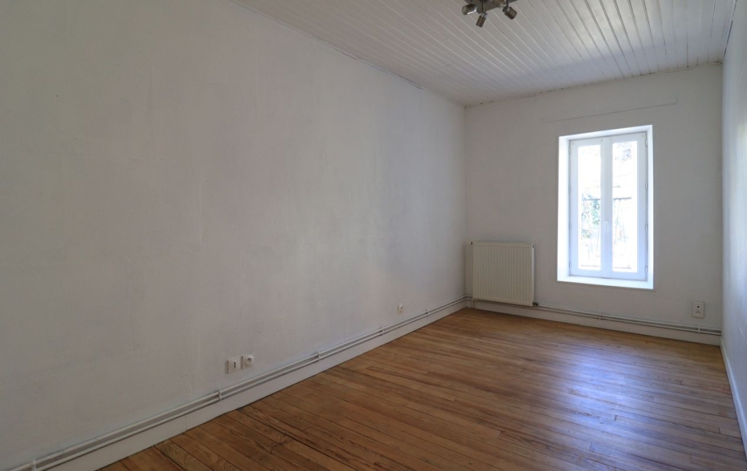 CAP VENDIS : Maison / Villa | BARBEZIEUX-SAINT-HILAIRE (16300) | 59 m2 | 560 € 