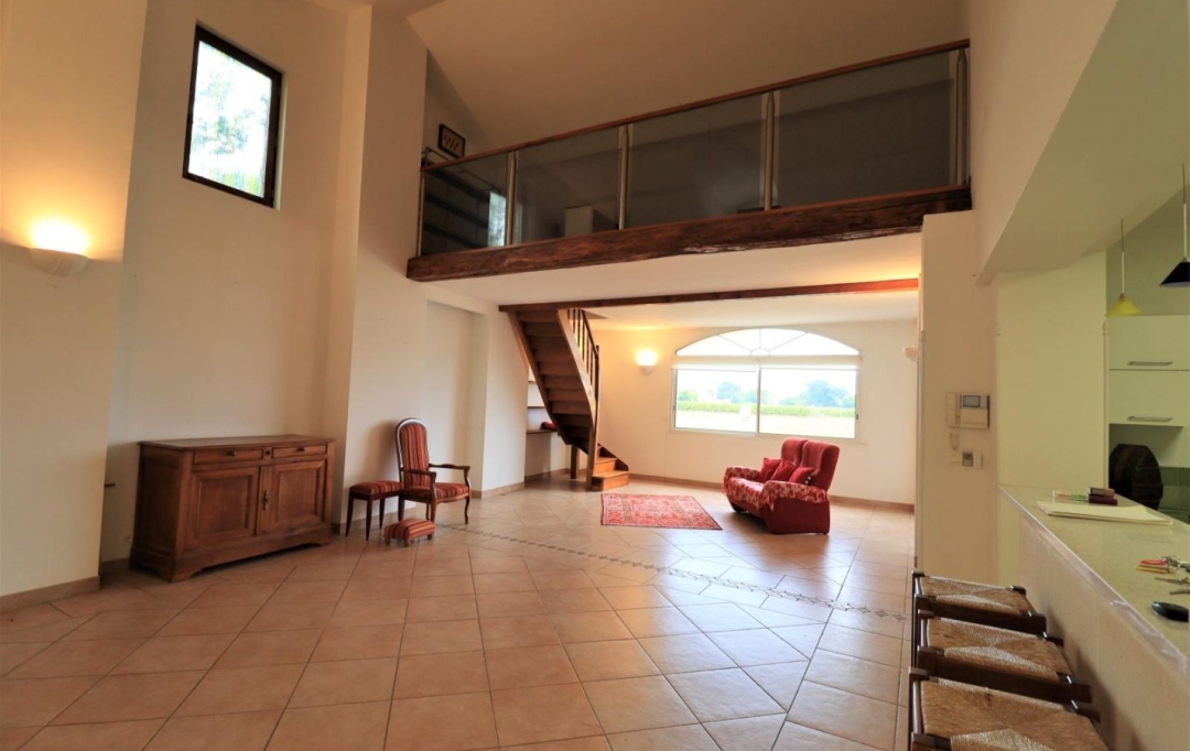 CAP VENDIS : House | BAYON-SUR-GIRONDE (33710) | 229 m2 | 363 600 € 