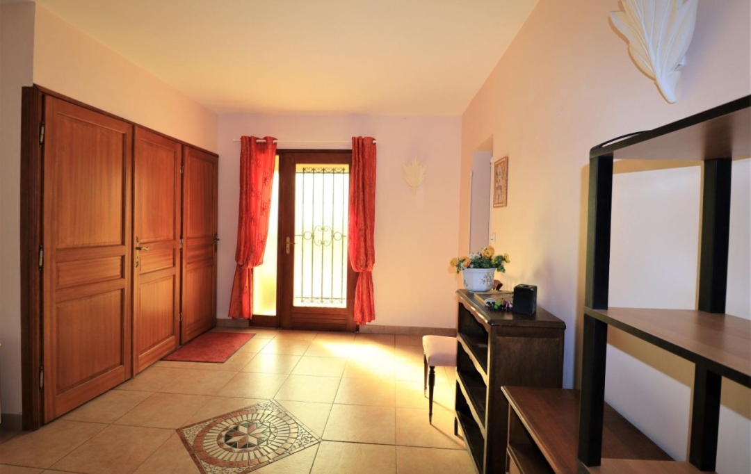 CAP VENDIS : House | BAYON-SUR-GIRONDE (33710) | 229 m2 | 363 600 € 