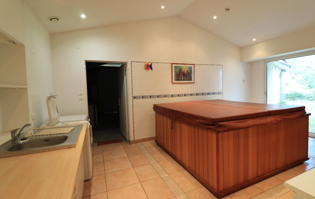 CAP VENDIS : House | BAYON-SUR-GIRONDE (33710) | 229 m2 | 363 600 € 