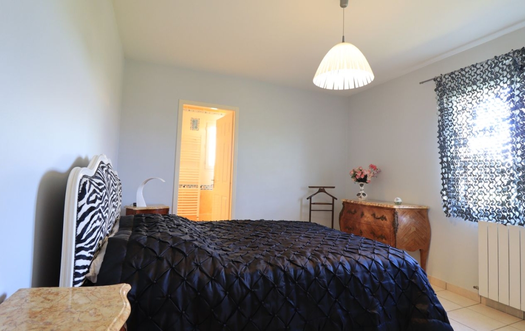 CAP VENDIS : Maison / Villa | PLASSAC (33390) | 246 m2 | 540 800 € 